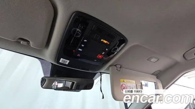 Kia Carnival Generation 4 — Фото автомобиля 23