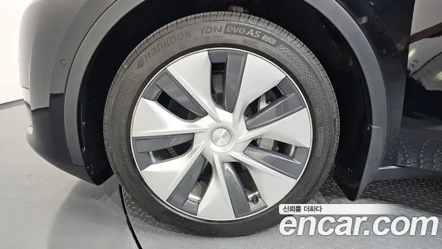Tesla Model Y — Фото автомобиля 5