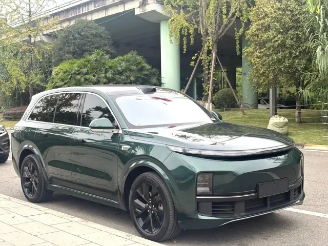 Li Auto L8 — Фото автомобиля 3