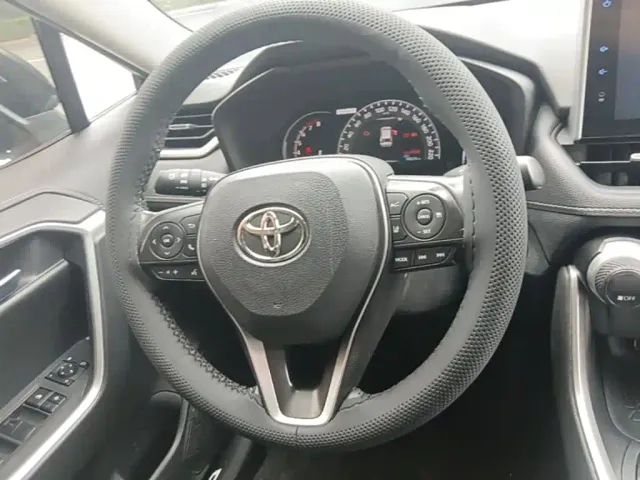Toyota RAV4 — Фото автомобиля 10