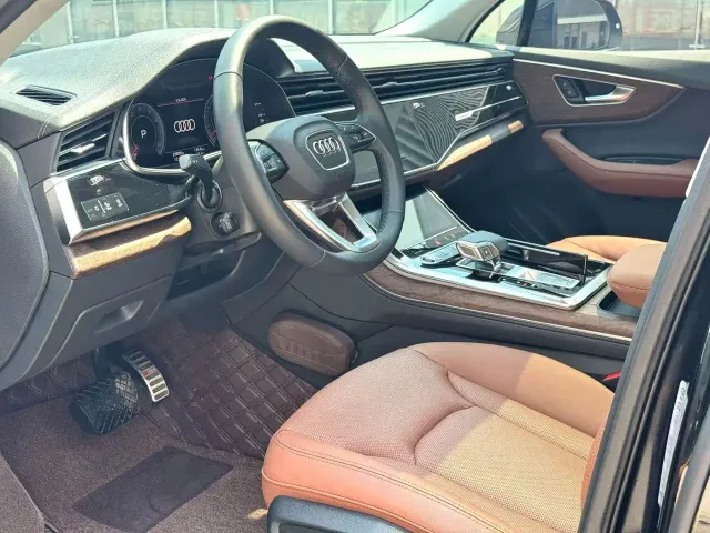 Audi Q7 — Фото автомобиля 4