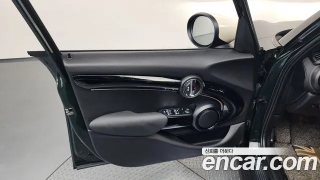 Mini Cooper Cooper 5 дверей Resolute Edition — Фото автомобиля 22