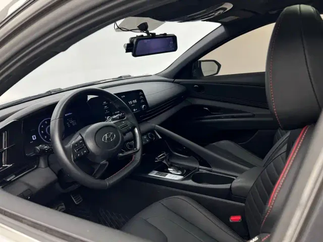 Hyundai Elantra — Фото автомобиля 12