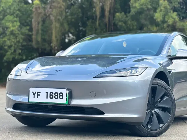 Tesla Model 3 — Фото автомобиля 17