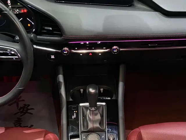 Mazda Axela — Фото автомобиля 21