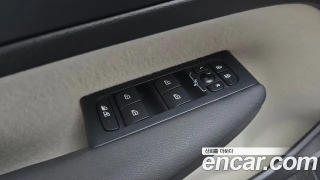 Volvo XC40 — Фото автомобиля 30