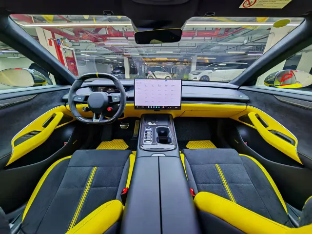 Xiaomi SU7 Ultra — Фото автомобиля 15
