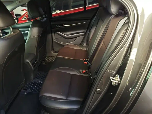 Mazda Axela — Фото автомобиля 16