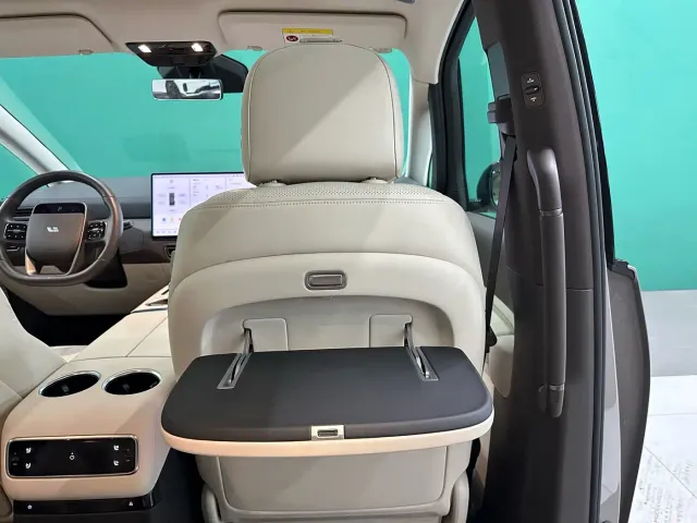 Li Auto MEGA — Фото автомобиля 26
