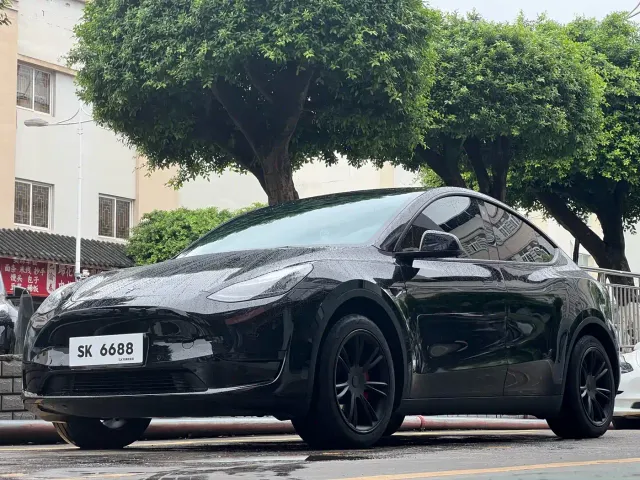 Фотография автомобиля — Tesla Model Y