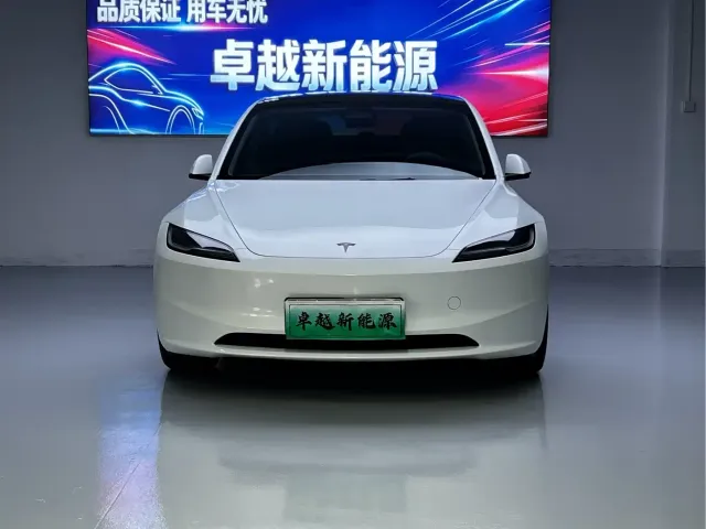 Tesla Model 3 — Фото автомобиля 2
