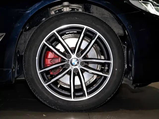 BMW 5 Series — Фото автомобиля 12