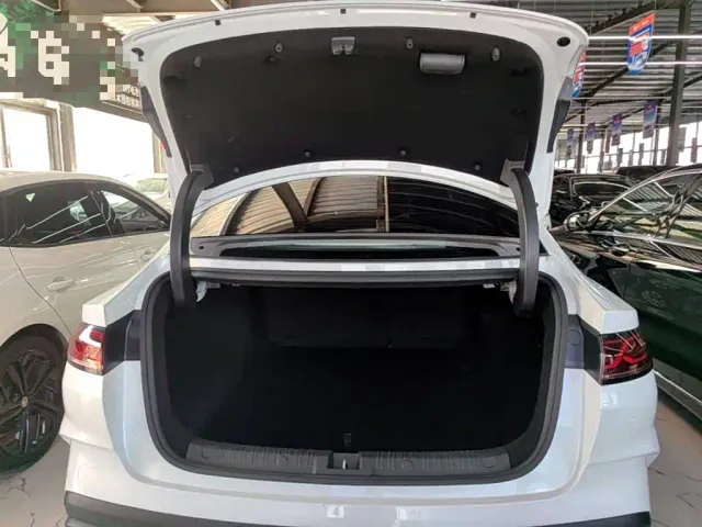 BYD Qin L — Фото автомобиля 18