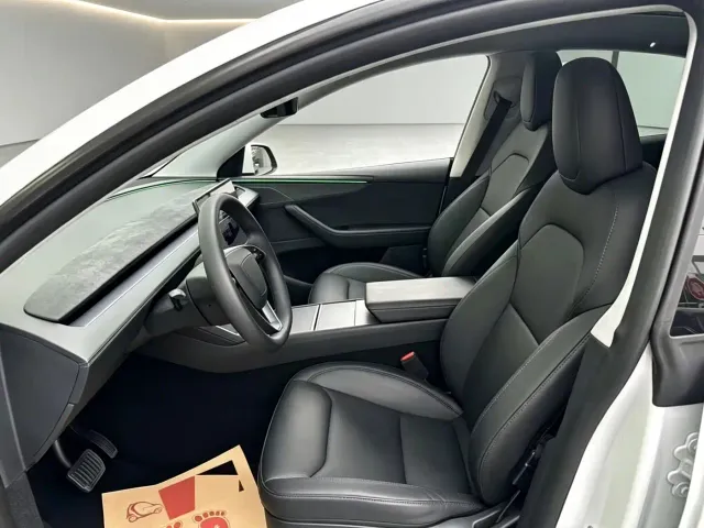 Tesla Model Y — Фото автомобиля 4