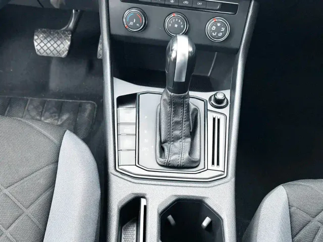 Volkswagen Lavida — Фото автомобиля 15