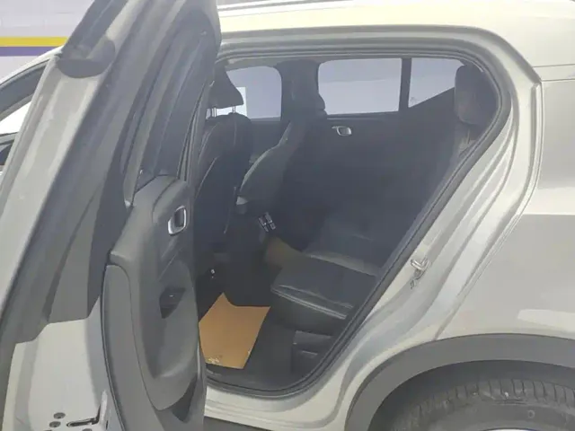 Volvo XC40 — Фото автомобиля 11
