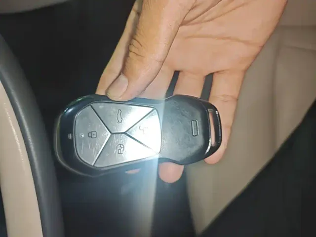 Xpeng P7+ — Фото автомобиля 8