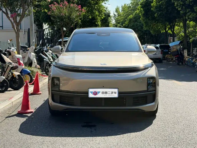 Li Auto L8 — Фото автомобиля 2