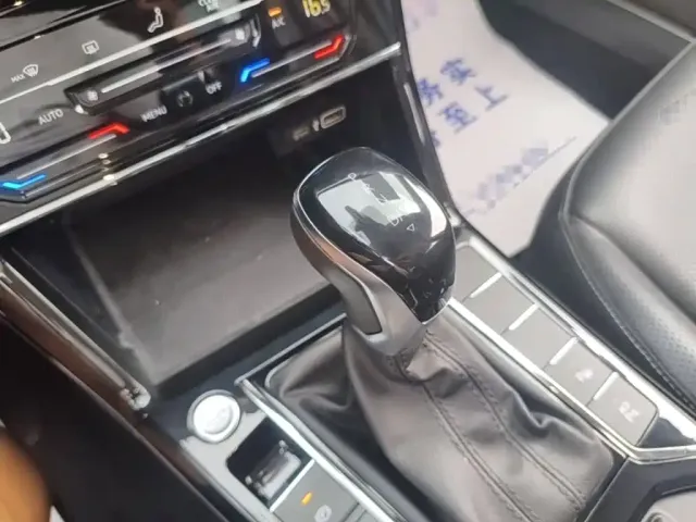 Volkswagen Passat 2023 Facelift 330TSI Starlight Luxury Edition — Фото автомобиля 9