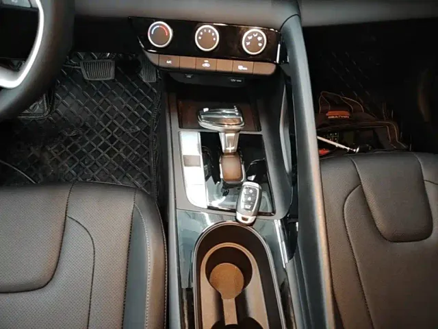 Hyundai Elantra — Фото автомобиля 13