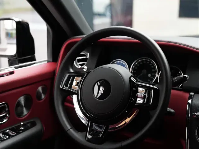 Rolls-Royce Cullinan — Фото автомобиля 25