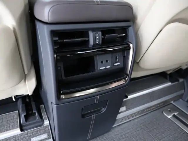 Toyota Alphard — Фото автомобиля 20