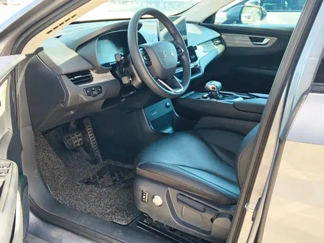 Hongqi E-QM5 — Фото автомобиля 9