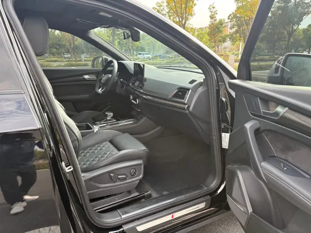 Audi SQ5 — Фото автомобиля 12