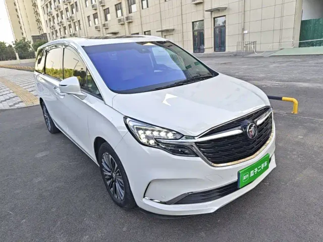 Buick GL8 — Фото автомобиля 3