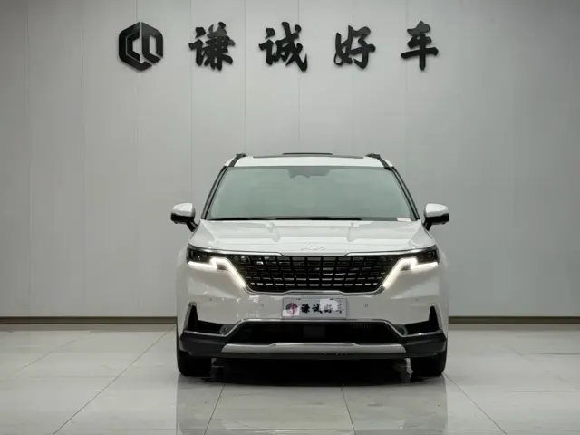 Kia Carnival — Фото автомобиля 2