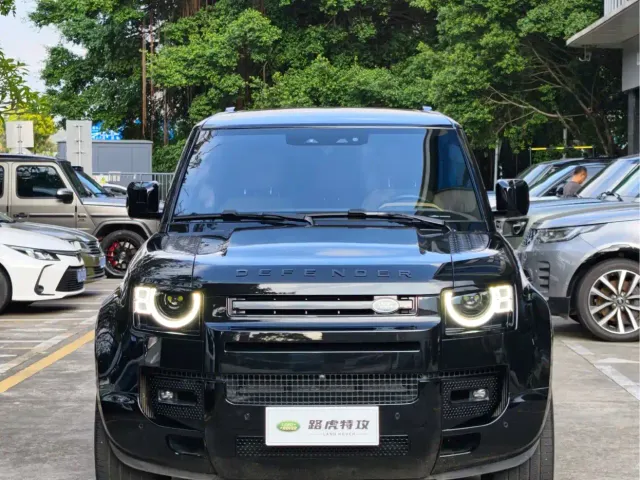 Land Rover Defender — Фото автомобиля 2