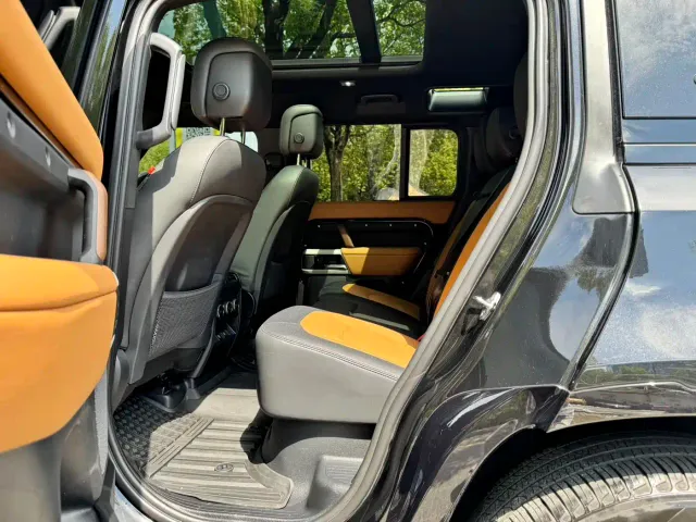 Land Rover Defender — Фото автомобиля 14