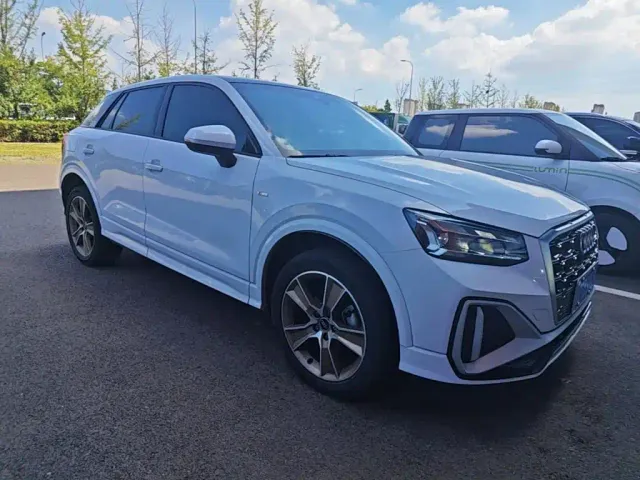 Audi Q2L — Фото автомобиля 3