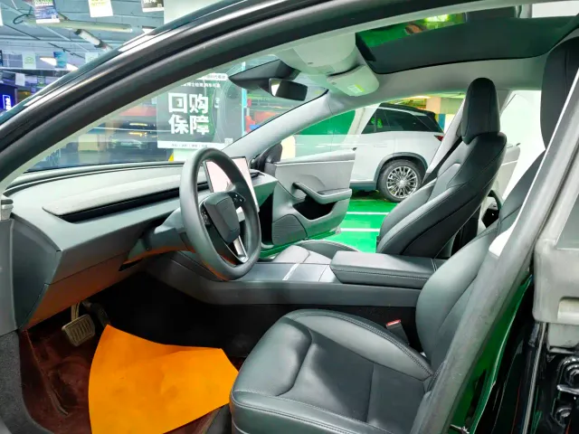 Tesla Model 3 — Фото автомобиля 11