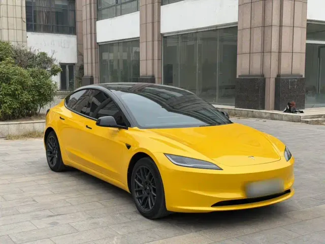 Tesla Model 3 — Фото автомобиля 5
