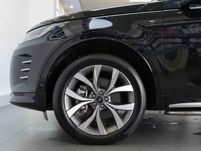 Land Rover Discovery Sport — Фото автомобиля 9