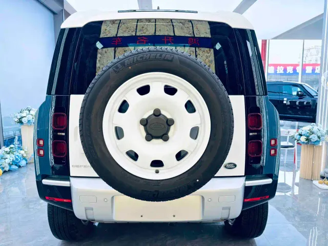 Land Rover Defender — Фото автомобиля 17