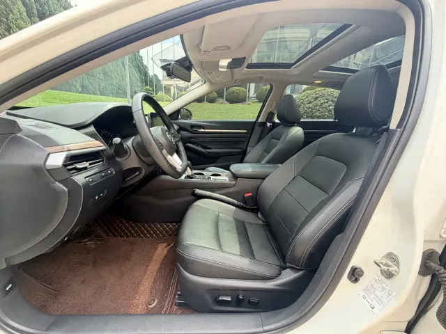 Nissan Teana — Фото автомобиля 12