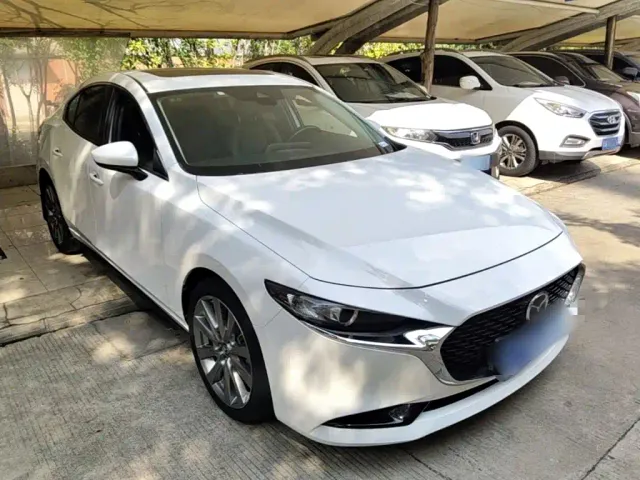 Mazda Axela — Фото автомобиля 3