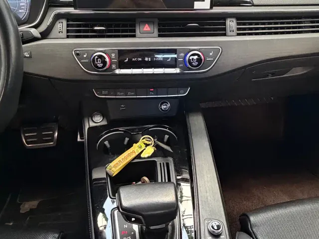Audi A4L — Фото автомобиля 7