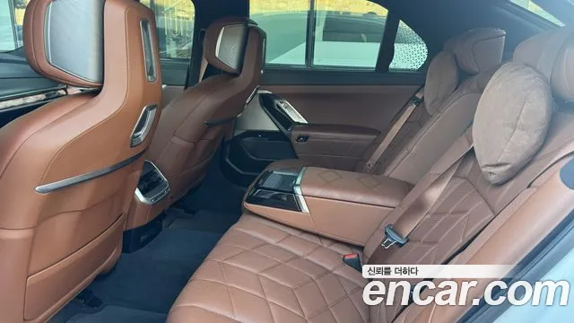 BMW 7-Series — Фото автомобиля 12