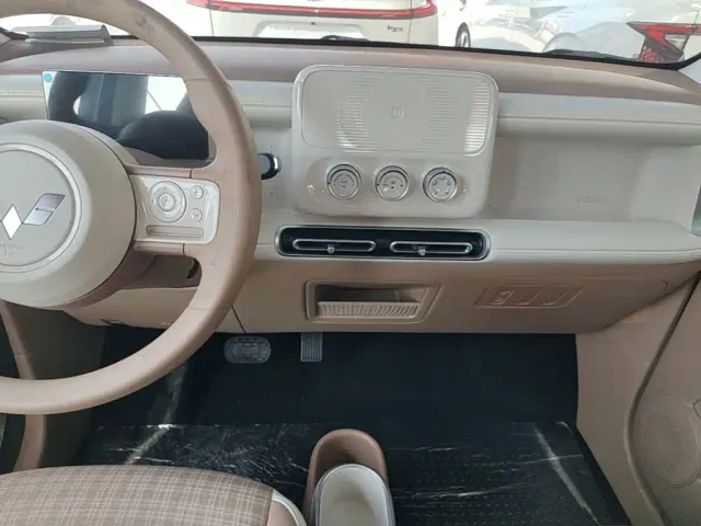 Wuling Hongguang Mini EV — Фото автомобиля 12