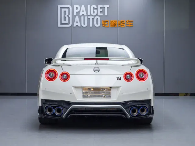 Nissan GT-R — Фото автомобиля 6