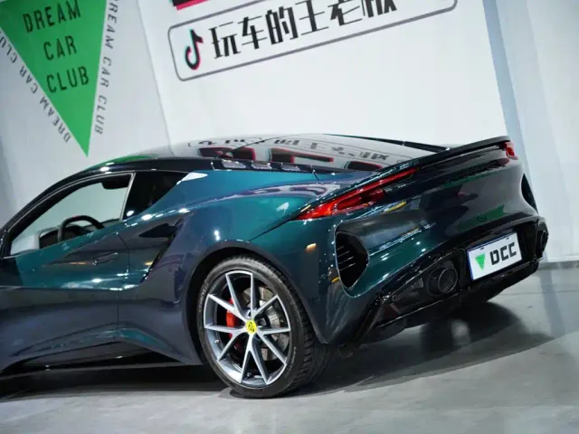 Lotus Emira — Фото автомобиля 12