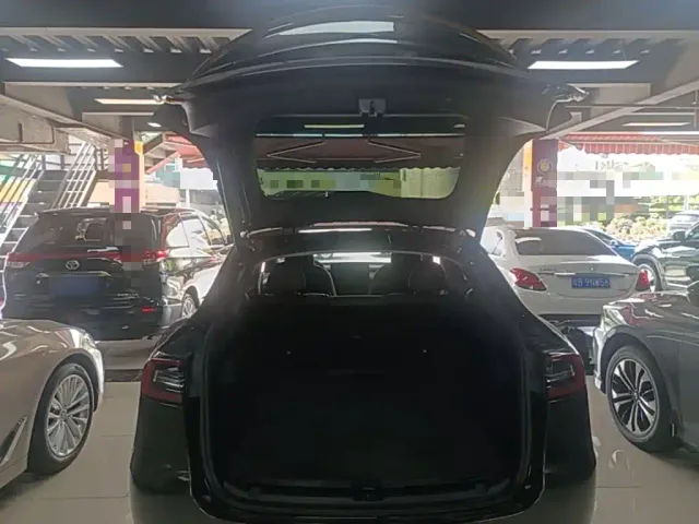 Tesla Model Y — Фото автомобиля 18