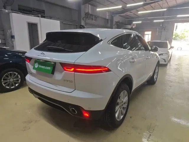 Jaguar E-PACE — Фото автомобиля 6