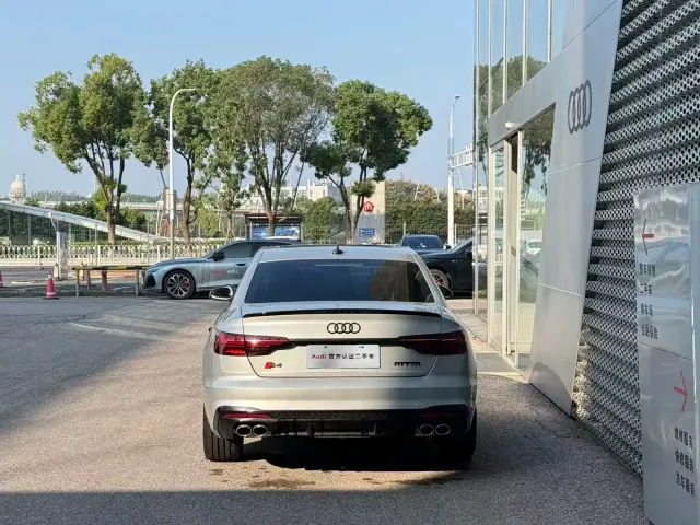 Audi A4L — Фото автомобиля 4