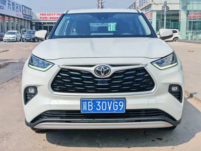 Toyota Highlander — Фото автомобиля 2