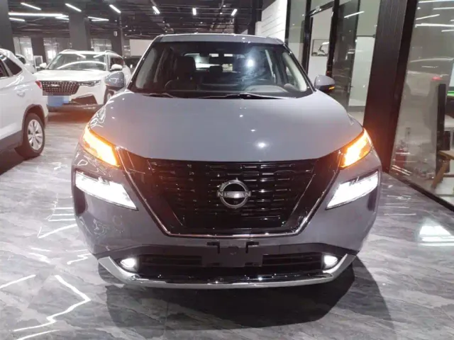 Nissan X-Trail — Фото автомобиля 2