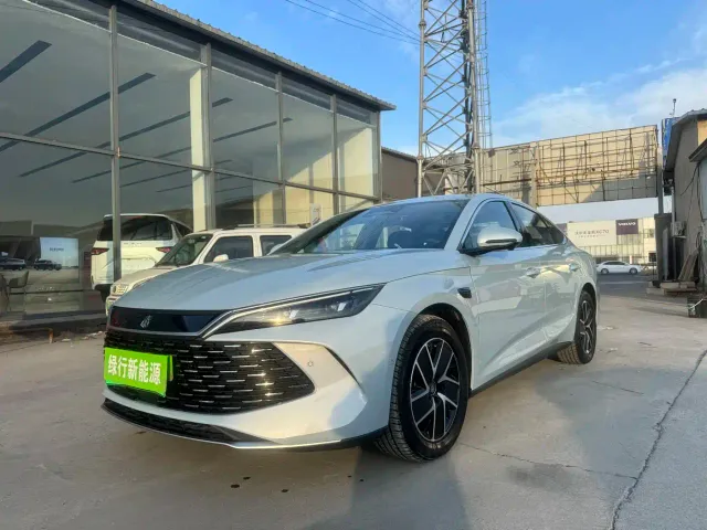 Фотография автомобиля — BYD Qin L